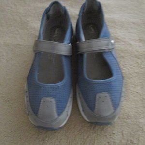 Like New Toni Little Cheek Fit Workout Mary Janes